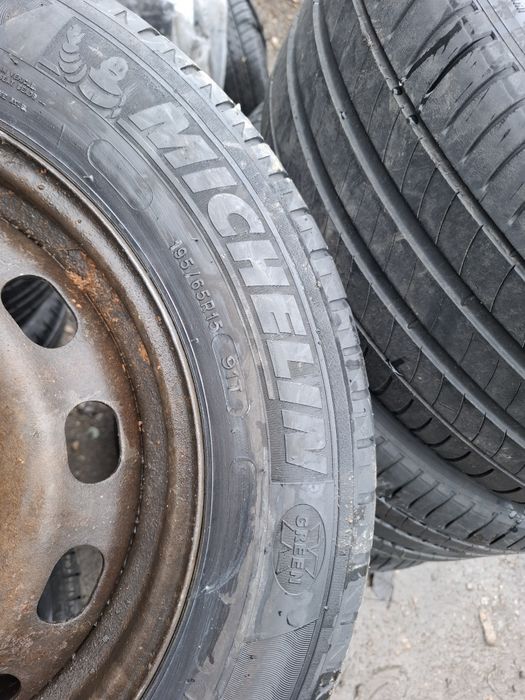 Vand 4 roti R 15 ford focus focus 2 merg si pe facelift au anvelope