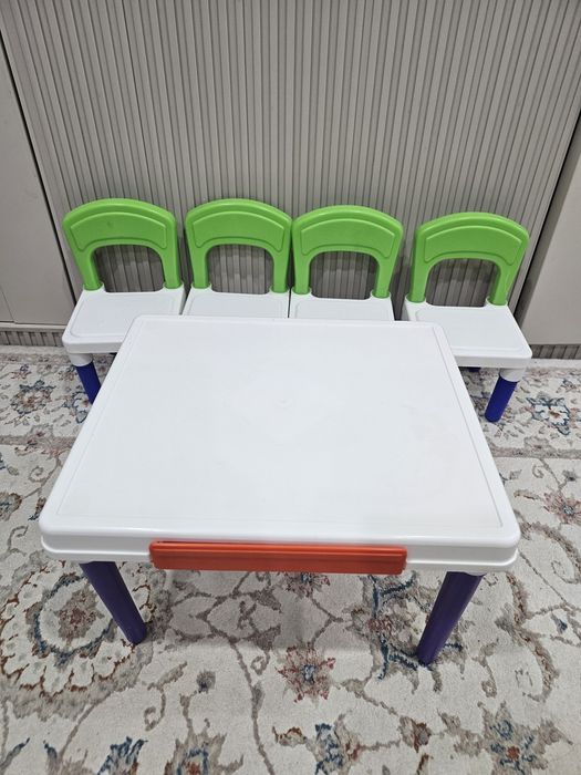 Продам столик и 4 стула для кукол