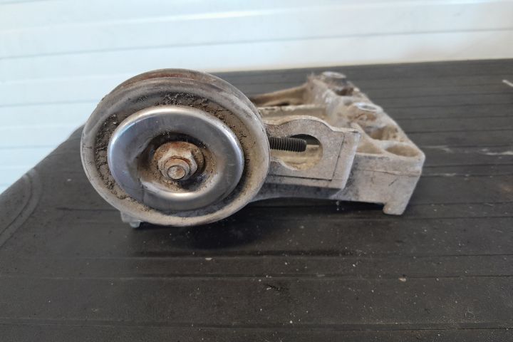 Suport alternator Nissan Primera P12
