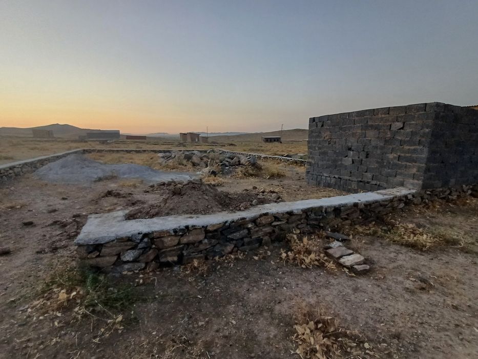 Kuyovboshi, 4 sotix yer sotiladi