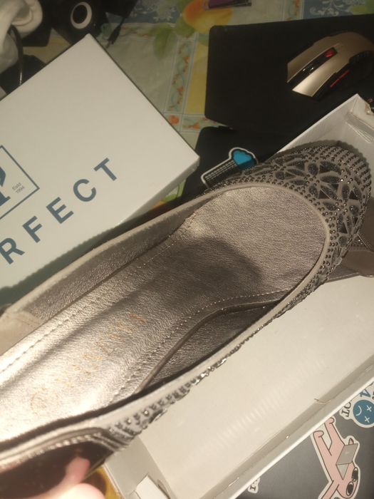 Туфли сотилади..