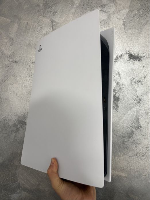 PlayStation 5 DISK + 2 Controllere și acesorii