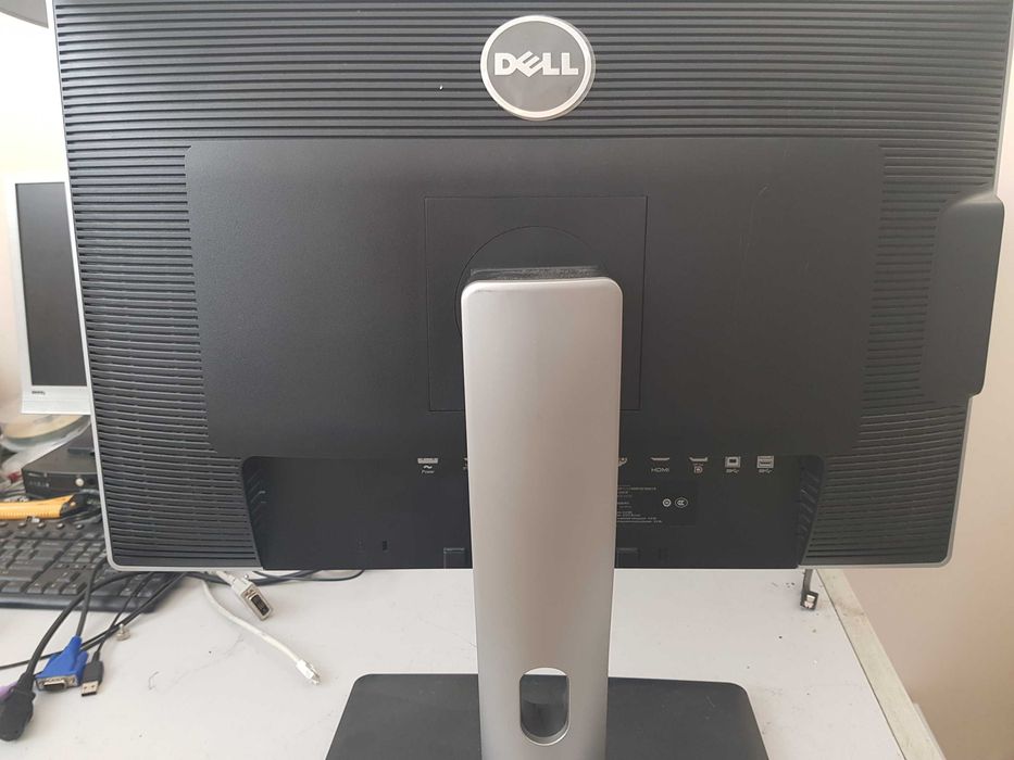 Продавам отличен монитор за фото обработка Dell UltraSharp U2413f !
