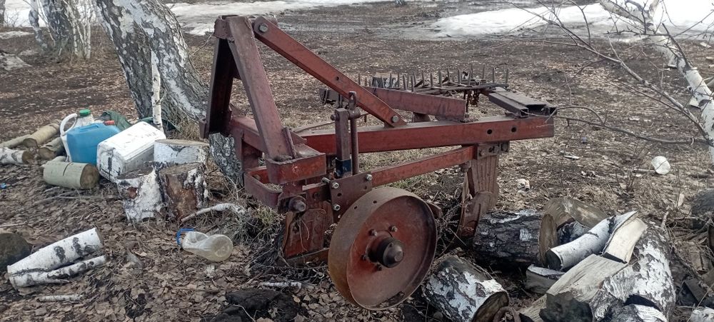 Продам бульдозер и плуг