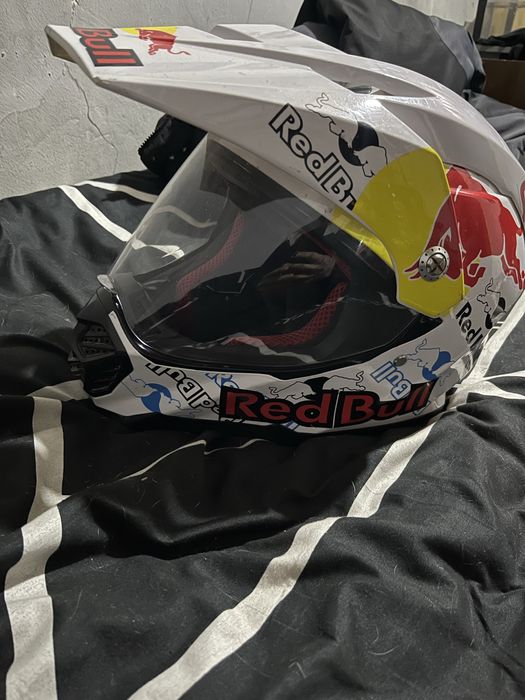 Мотошлем ред бул