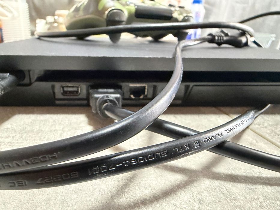 PlayStation 4 Slim + 1 Джойстик