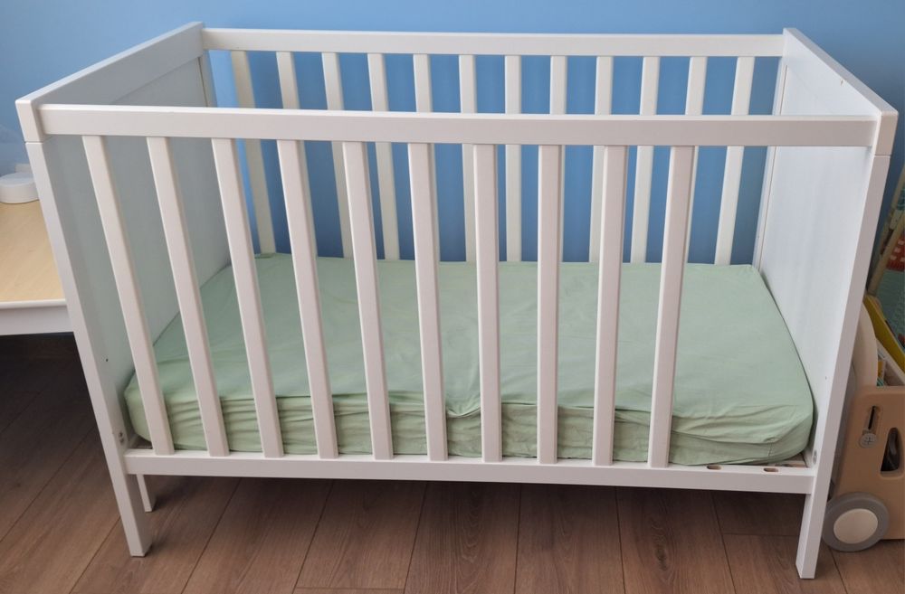 Бебешка кошара Sundvik и матрак Magniflex Pierre Cardin