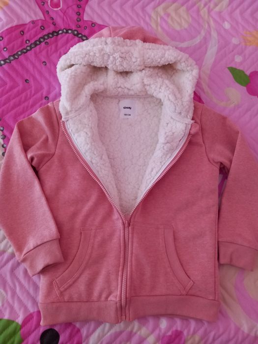 Обща цена.8 €  Детски суичър и долнище 122 см