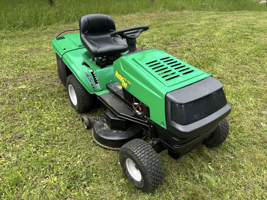 Tractoras de tuns gazonul