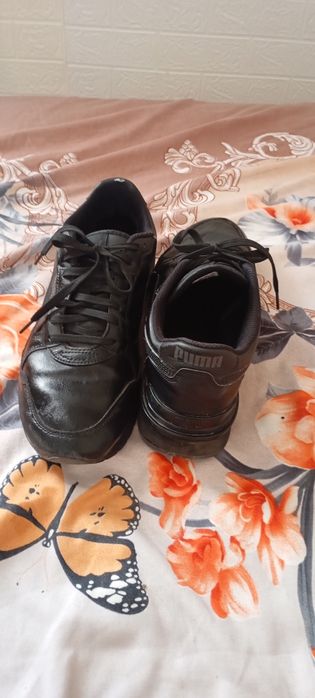 Adidasi puma negri