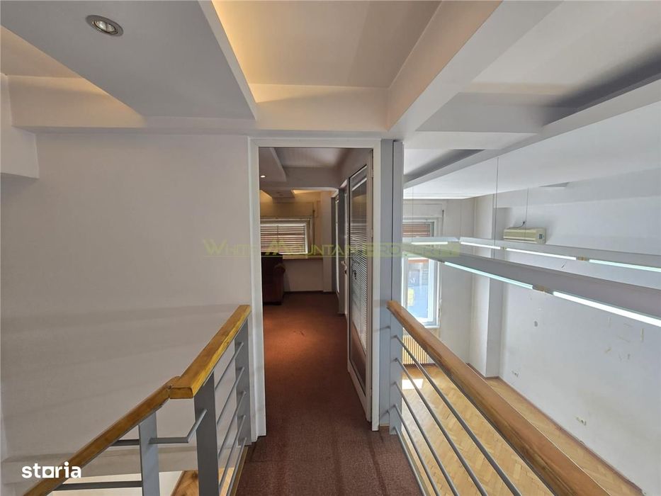 Birou boutique pe doua niveluri cu loft din sticla - Sala Palatului
