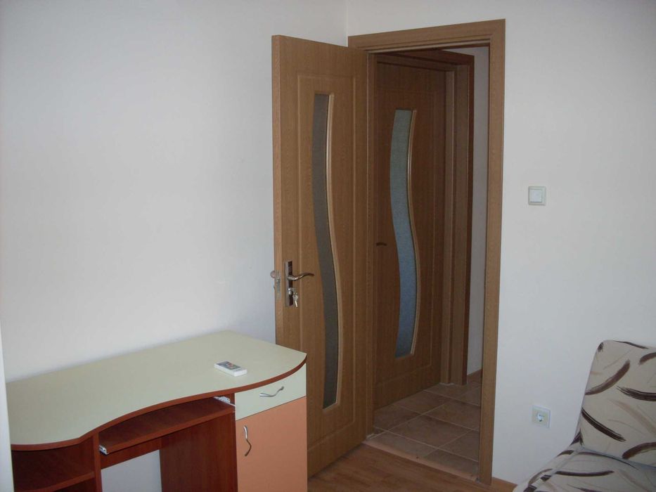 Дава се под наем Тристаен апартамент в Варна, Базар Левски - 75 кв.м за 525 € - Снимка #13