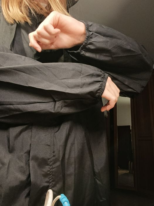 Плащ белый и черный