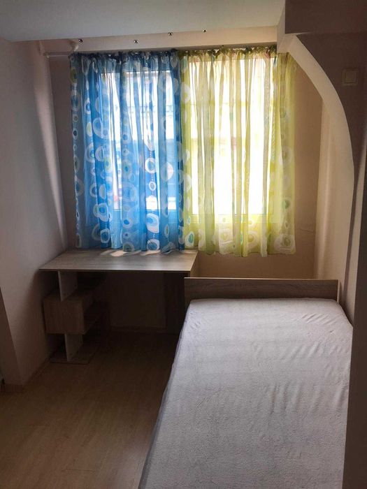 Тристаен апартамент под наем в центъра на Казанлък – обзаведен, отделна кухня, 90 кв.м.