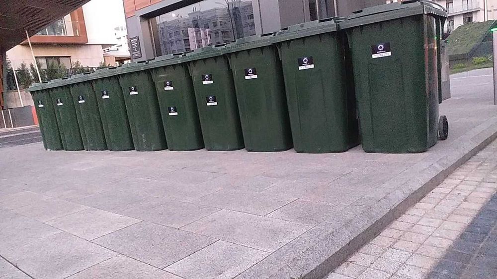 Мусорный бак урна для мусора