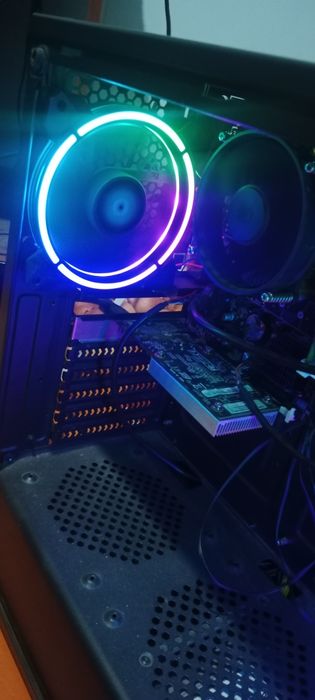 ПК игровой компьютер в сборке вместе с комплектующими