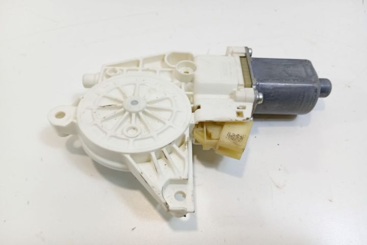 Motoras macara stanga spate A2048200542 Mercedes-Benz C-Class W204/S2