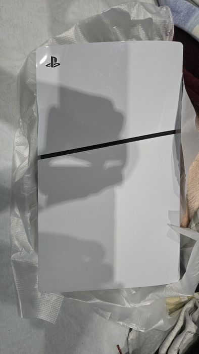 Чисто нов ps5 slim disc версията с 3 игри