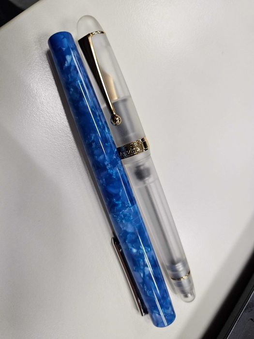 Stilou PenBBS 491 acrilic, penita Fine, convertor cerneala