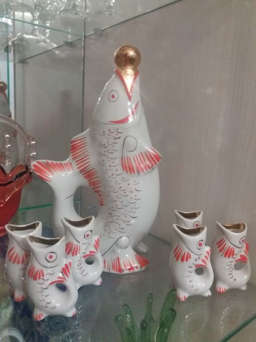 Фарфоровый набор "Рыбки" графин и 6 рюмок 50-60годов СССР.