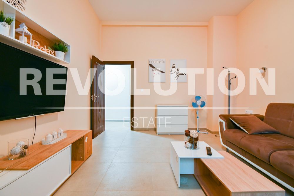 Дава се под наем Тристаен апартамент в София, Център - 110 кв.м за 1246.44 € - Снимка #1