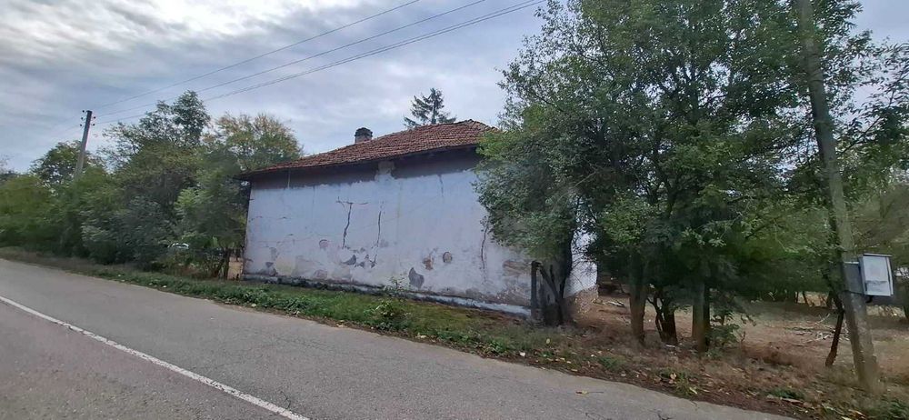 Продавам Къща с Двор/1500кв.м/  - с.Василовци обл.Софийска