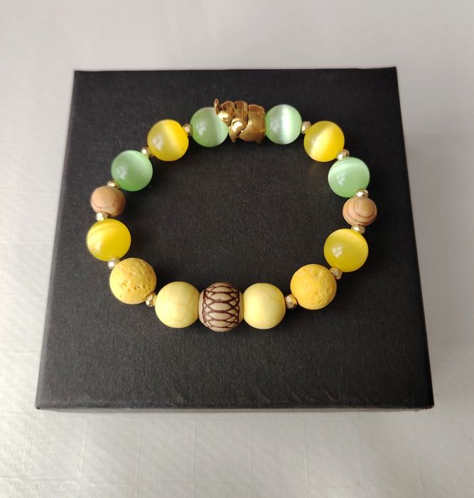 Продам браслеты.