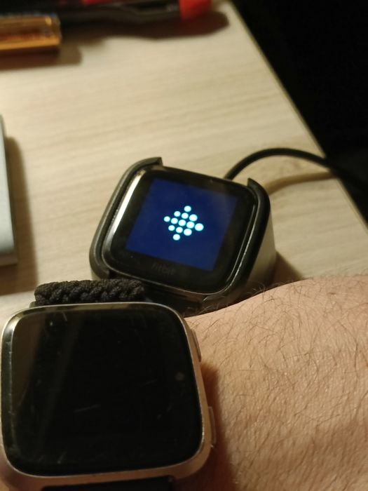 2x Fitbit Versa 1 (FitbitPay/Simplu)