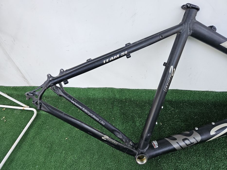 Професионална Рамка 27.5 тежи 1.8 кг