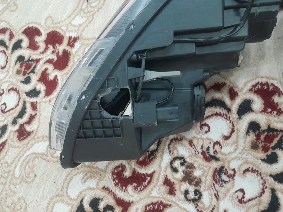 Onix ni radnoy krelolari oʻng va chap