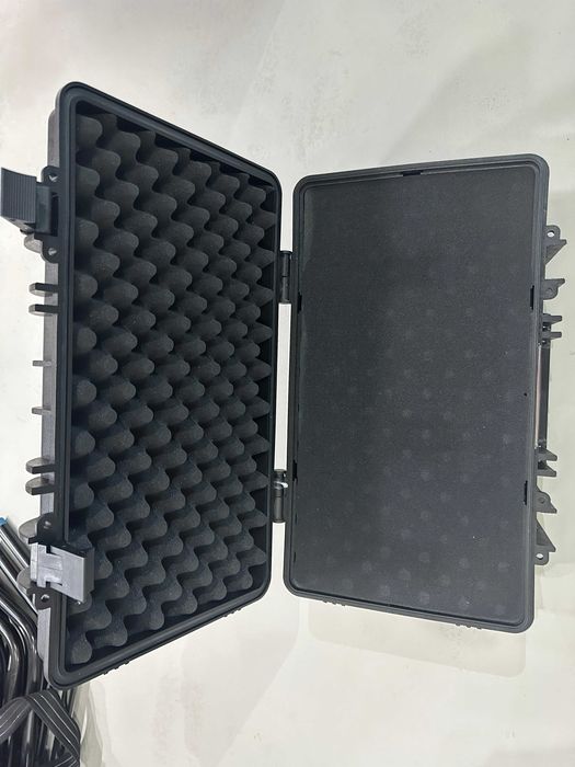 Valiza rigida foto-video AmazonBasics mare, cu roti, burete intact