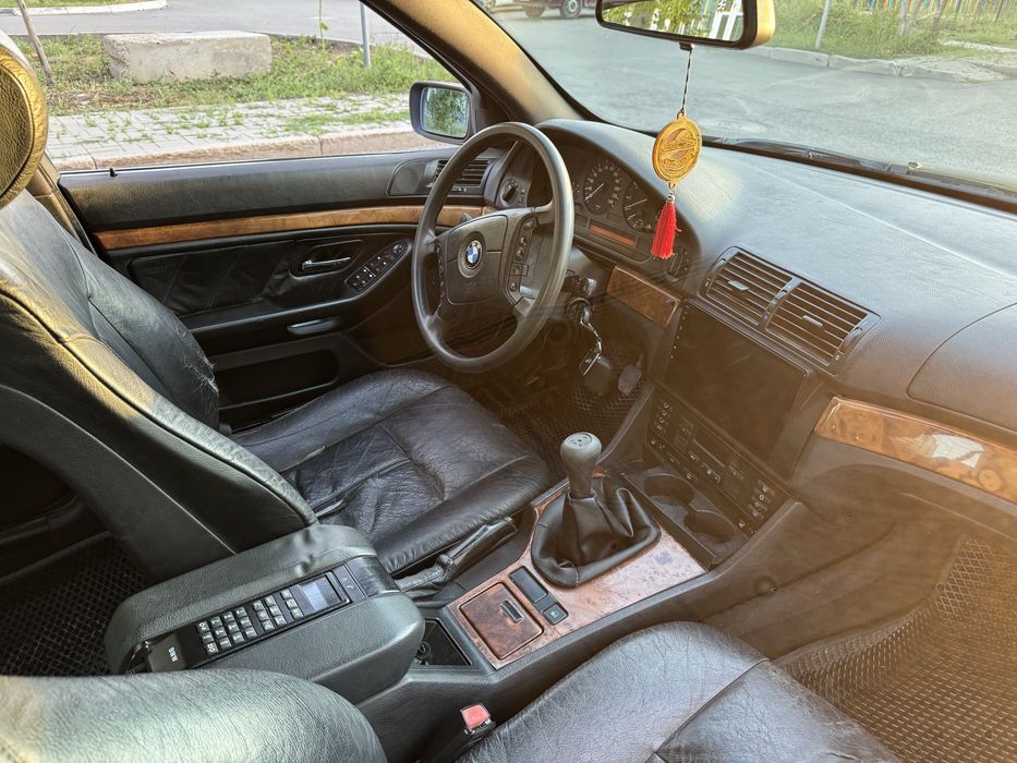 Продам BMW E39  1996г