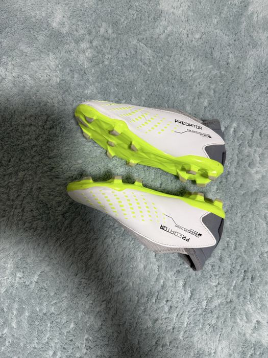 Adidasi cu crampoane marimea 31,5