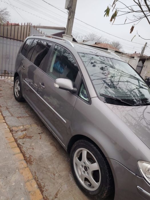 Vând Volkswagen Touran 2008 – 2.0 TDI, motorină