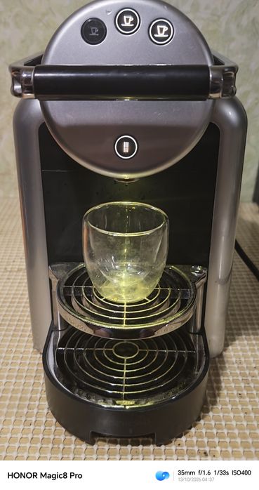 Nespresso Coffe Machine typ9737
