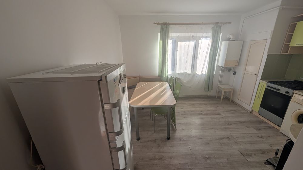 Inchiriez garsoniera