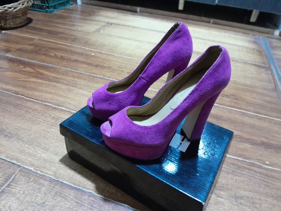 Продаются туфли .