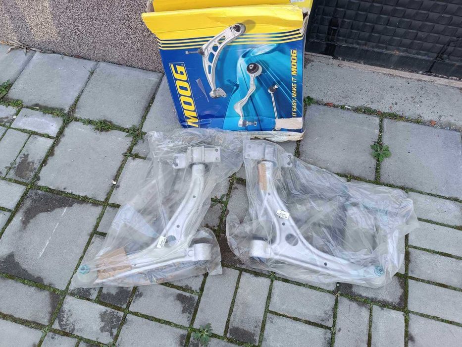 Продавам носачи за Мерцедес Бенц Б класа.