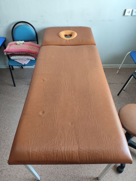 Медицинский кушетка