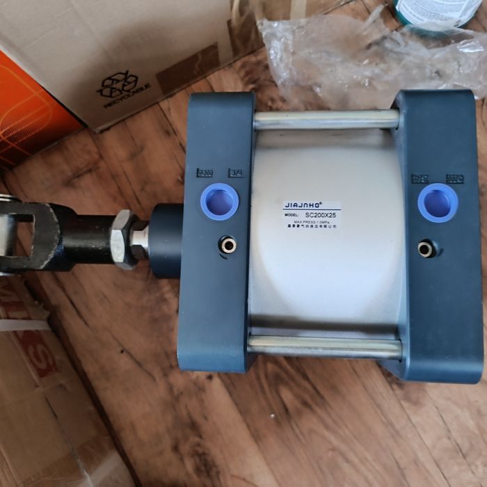 Пневмоцилиндр 200*25