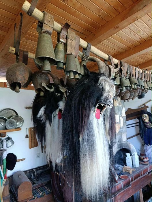 Кукерска маска от пръч ръчно изработена