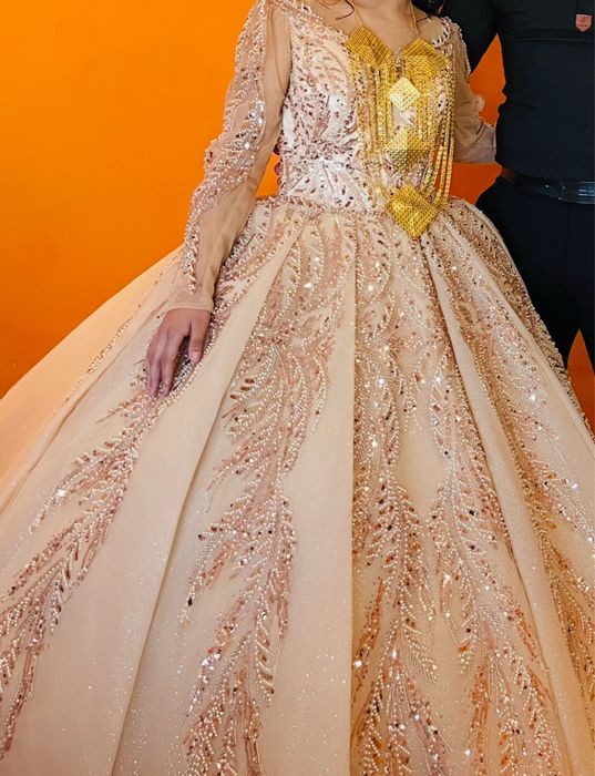 Офицялна годежна рокля