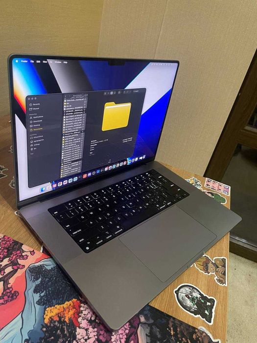 Продавам MacBook Pro 16" M1 Pro / 16GB RAM / 512GB SSD
