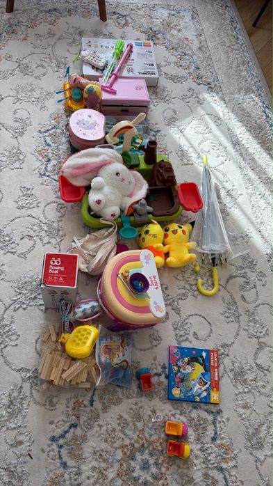 Велосипед и детские игрушки