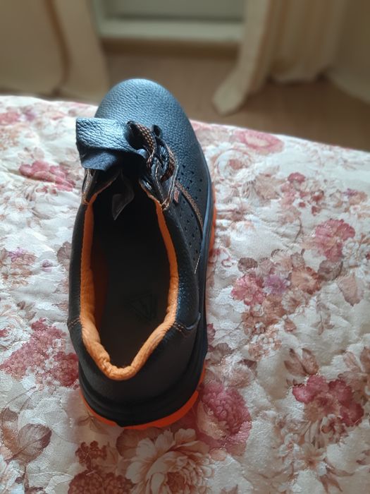 Продам обувь рабочую! Новую.45 раз.