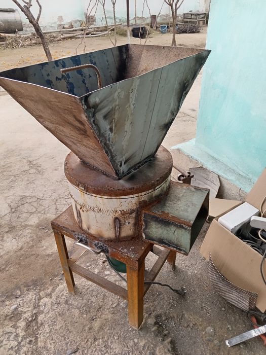 Drabilka. Sonli mahsulotlarni yem qilishga beda poya maydalash silyos