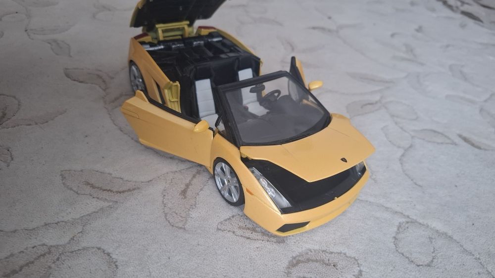 Vând macheta Lambo Gallardo 1/18 Burago