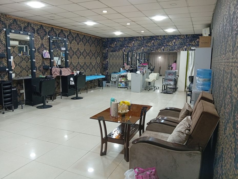Salon uchun buyumlar sotiladi arendaga beriladi