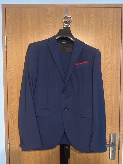 Costum cu sacou si pantaloni complet