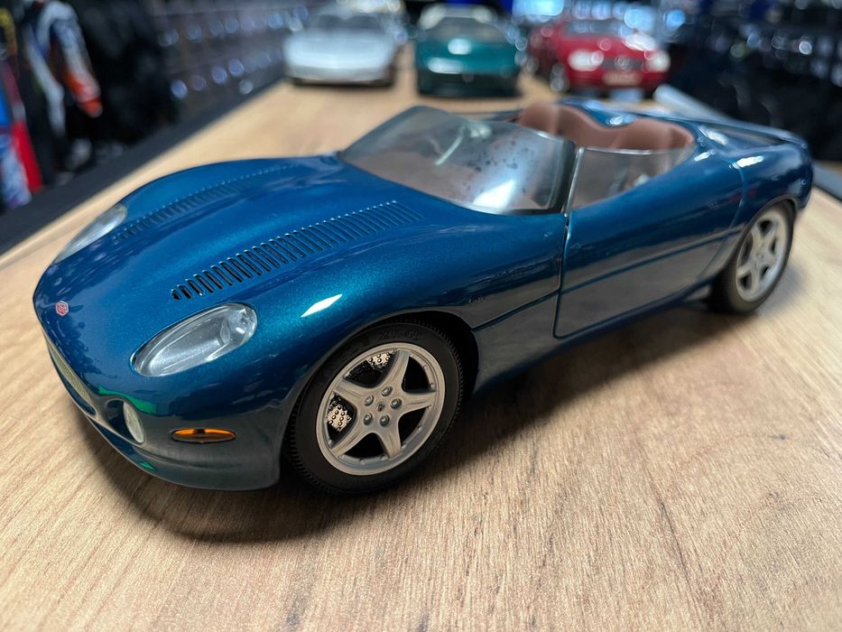 МАISTO колекционерски модел JAGUAR XK180 2002 г. 1:18 мащаб